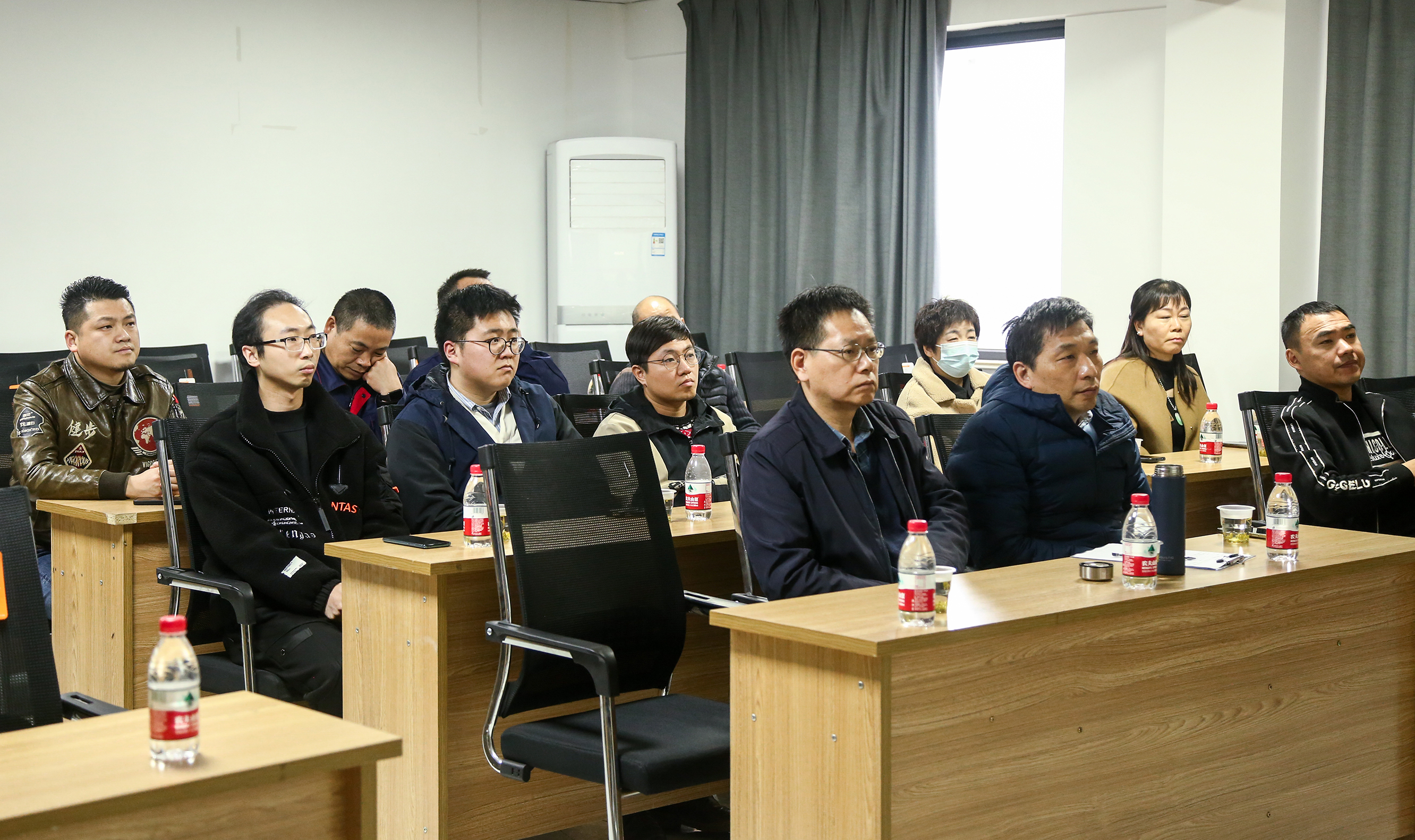 上海交通大學(xué)專家教授蒞臨浙江千家匯電器設(shè)備有限公司進(jìn)行專業(yè)學(xué)術(shù)交流